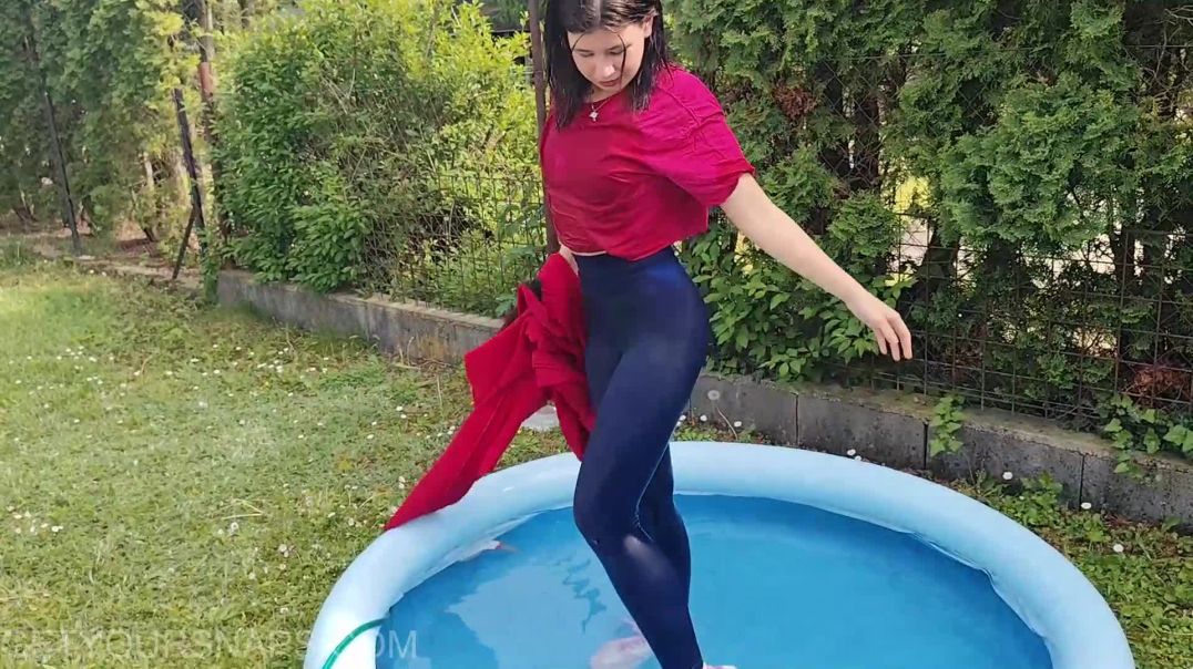 ⁣Barby and the kiddie pool - Trim