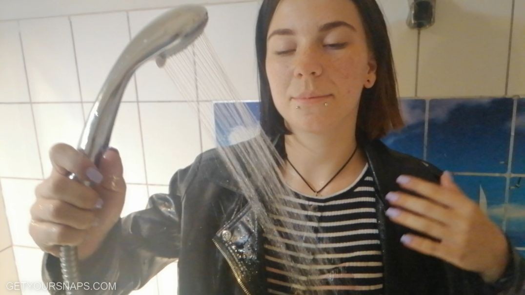 ⁣Angel took a shower in teather jacket - Trim