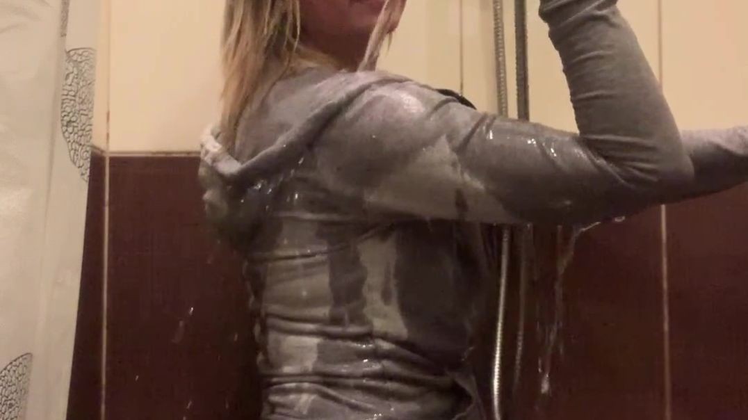 ⁣Hanna gets wet in gray tracksuit - Trailer