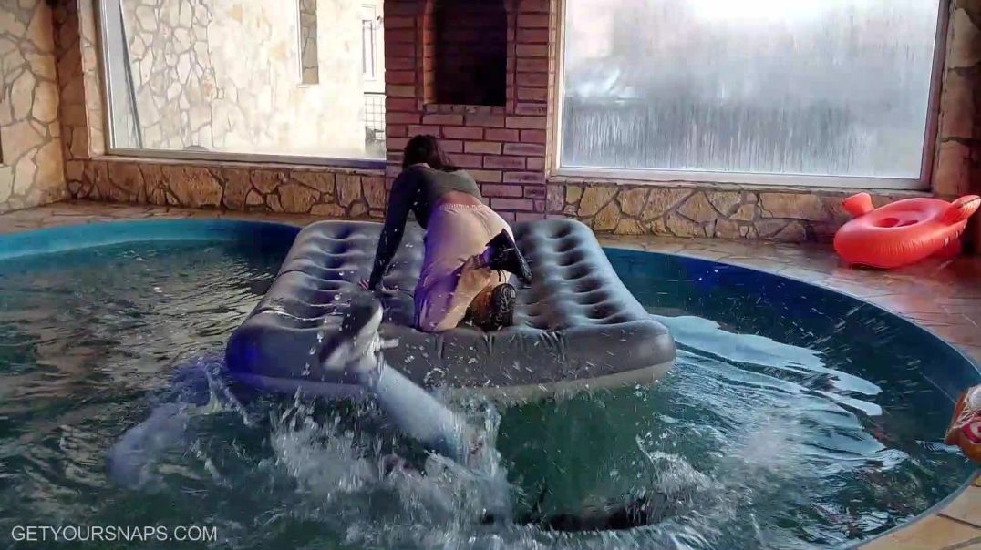 ⁣Aurora and Ginger Plays in the pool - Trailer