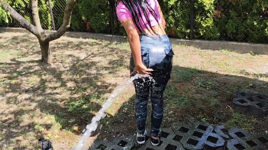 ⁣Gina gets wet in the garden - Trim