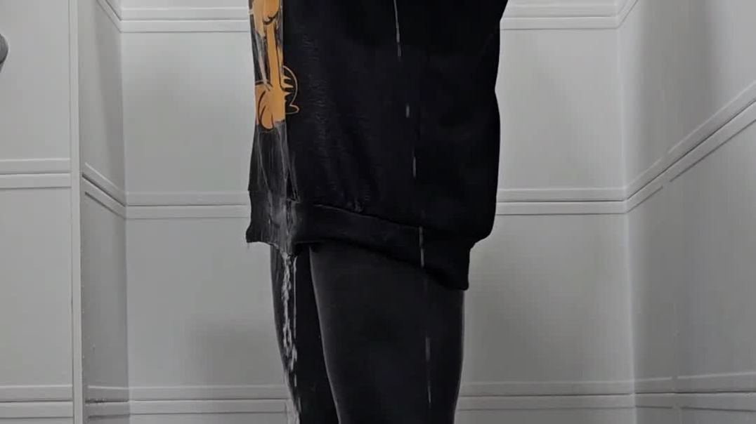 Rain gets wet in Garfield hoodie - Tra