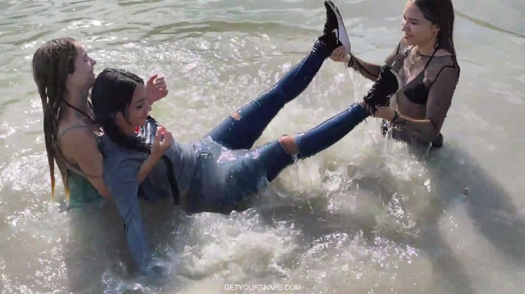 Violet, Ellie and Ginain the lake - Trailer