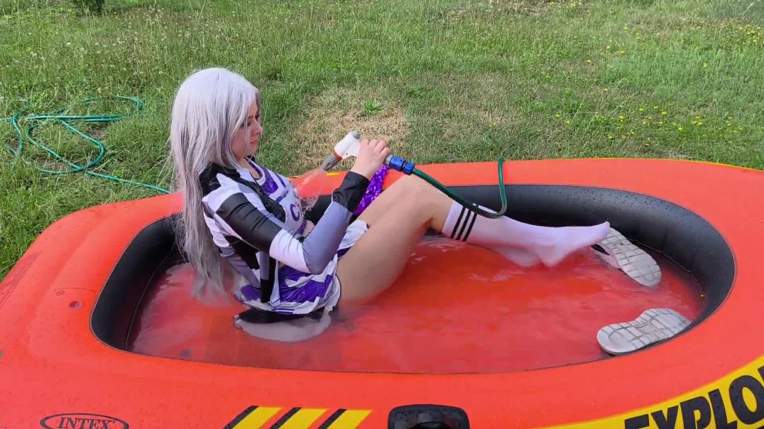 ⁣Bella gets wet in her cosplay set - Trailer