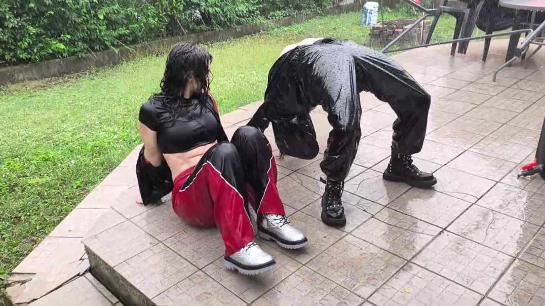 ⁣Two girls get very wet in the pouring rain - Trailer